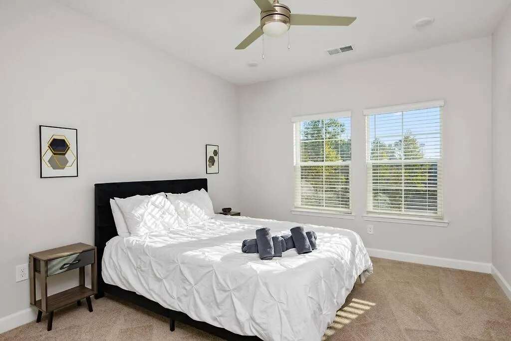 Stylish And Modern Charlotte Apartment Near Charlotte Motor Speedway University Place